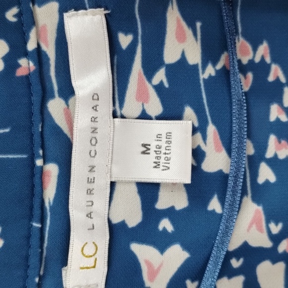 LC Lauren Conrad blue heart print 3/4 button down blouse size medium long sleeve - Picture 4 of 8
